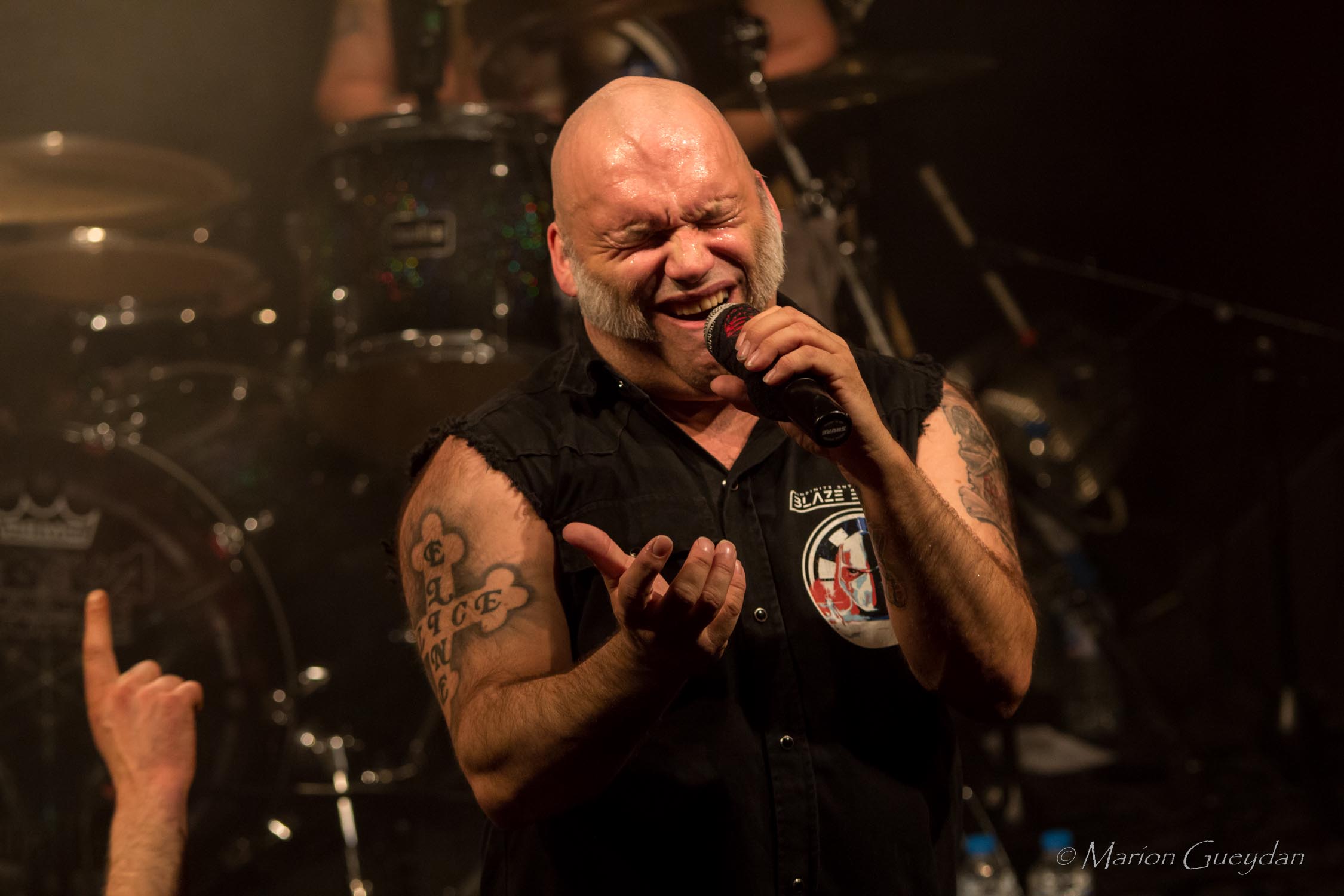 blaze bayley - concert - grenoble - amperage - scene locale - music n gre - musicngre - blaze bayley en fusion avec le public